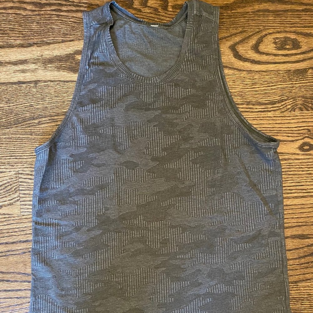 Lululemon Men's Camo Tank Top Green Medium